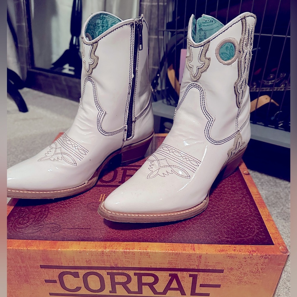 White Corral Patton leather booties/boots